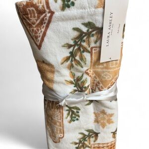 NWT SET of 4 Laura Ashley gingerbred Print Towel in Green and Gold